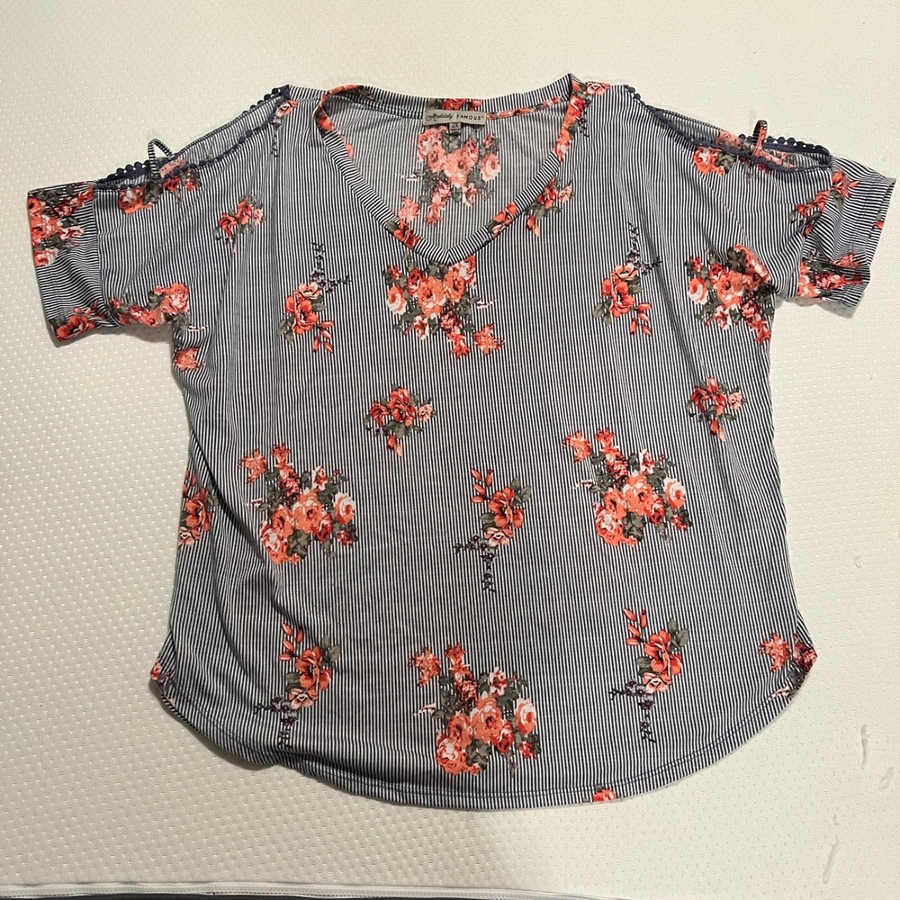 Short sleeved top